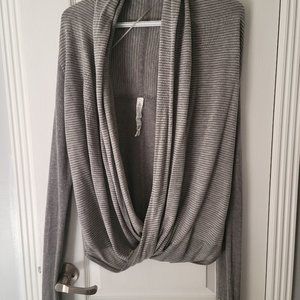 Lululemon Iconic Wrap, size 6